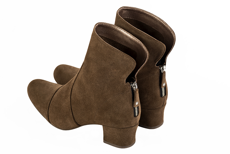 Chocolate brown women's ankle boots with a zip at the back. Round toe. Low kitten heels. Rear view - Florence KOOIJMAN